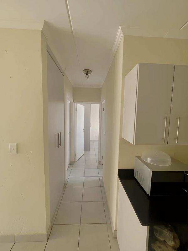 To Let 2 Bedroom Property for Rent in Beverley Gauteng