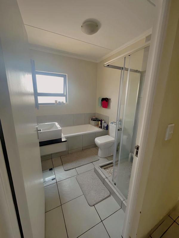 To Let 2 Bedroom Property for Rent in Beverley Gauteng