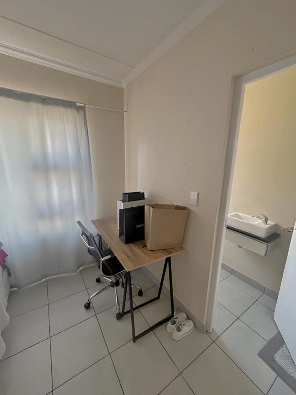 To Let 2 Bedroom Property for Rent in Beverley Gauteng