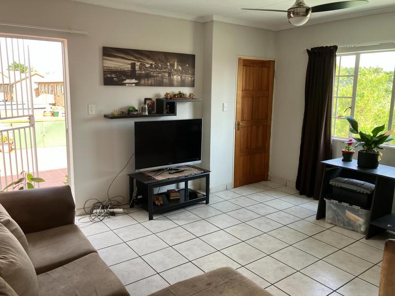 2 Bedroom Property for Sale in Die Hoewes Gauteng