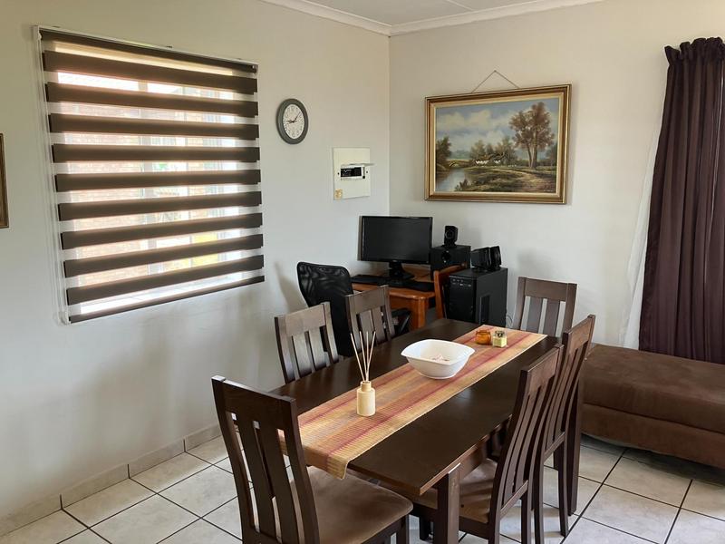 2 Bedroom Property for Sale in Die Hoewes Gauteng