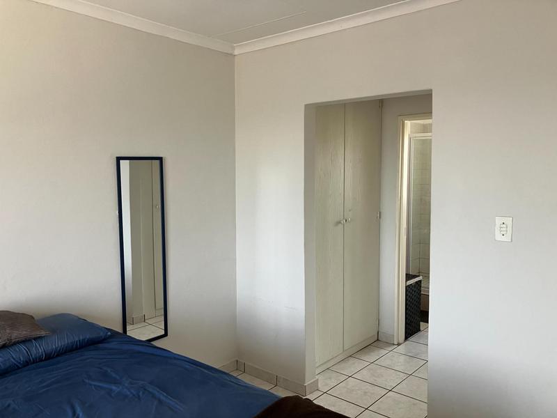 2 Bedroom Property for Sale in Die Hoewes Gauteng