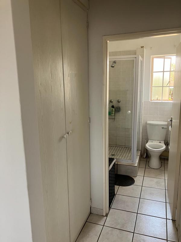 2 Bedroom Property for Sale in Die Hoewes Gauteng