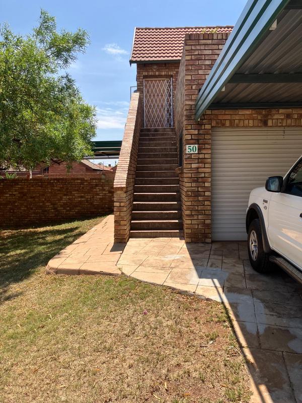 2 Bedroom Property for Sale in Die Hoewes Gauteng