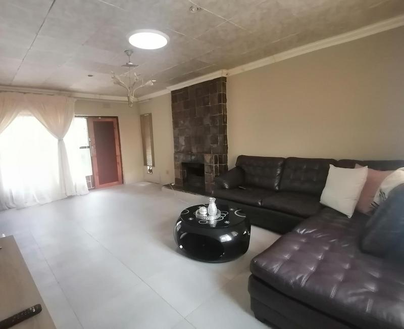 To Let 2 Bedroom Property for Rent in Birch Acres Gauteng