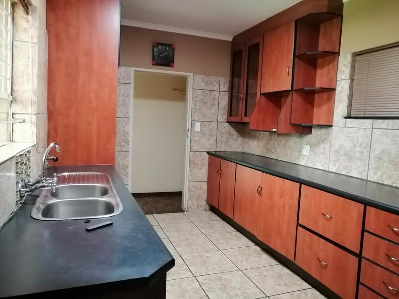 To Let 2 Bedroom Property for Rent in Birch Acres Gauteng