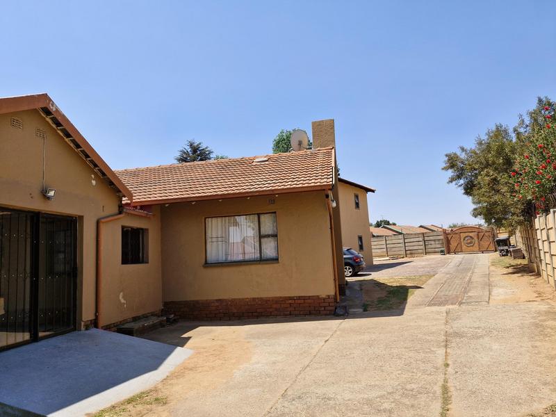 To Let 2 Bedroom Property for Rent in Birch Acres Gauteng