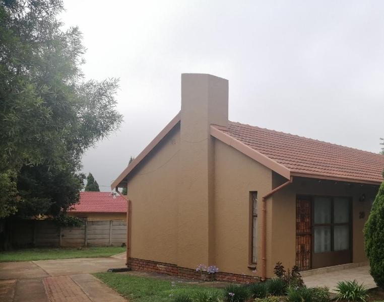 To Let 2 Bedroom Property for Rent in Birch Acres Gauteng