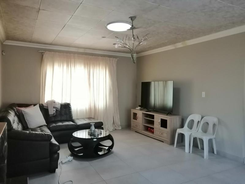 To Let 2 Bedroom Property for Rent in Birch Acres Gauteng