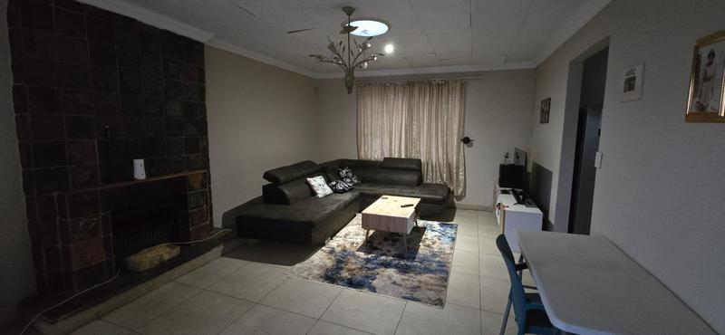 To Let 2 Bedroom Property for Rent in Birch Acres Gauteng