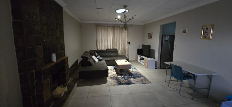 To Let 2 Bedroom Property for Rent in Birch Acres Gauteng