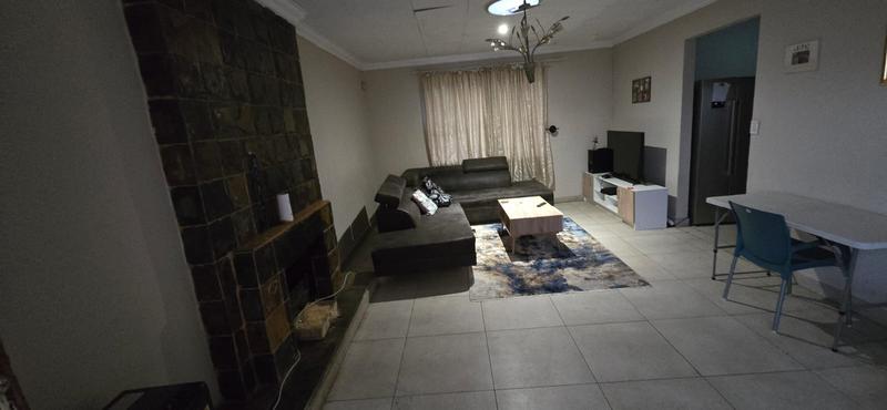 To Let 2 Bedroom Property for Rent in Birch Acres Gauteng