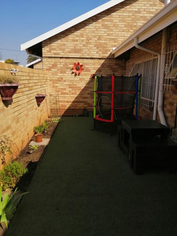 To Let 2 Bedroom Property for Rent in Strubenvale Gauteng