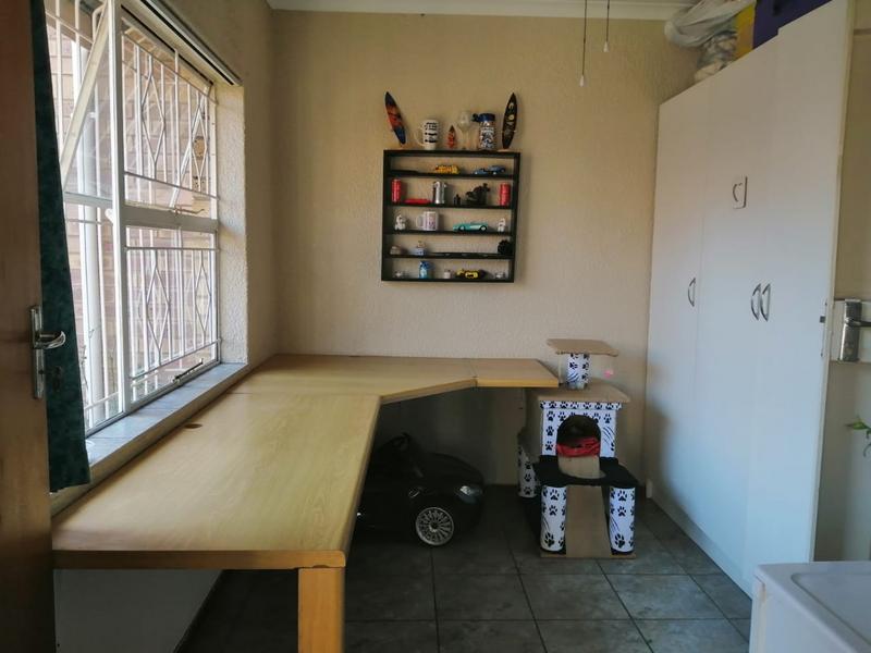 To Let 2 Bedroom Property for Rent in Strubenvale Gauteng