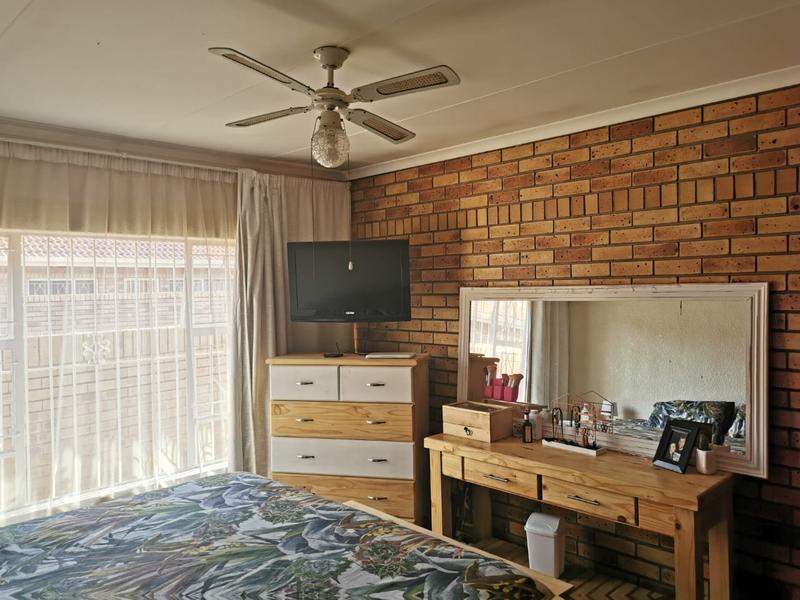 To Let 2 Bedroom Property for Rent in Strubenvale Gauteng