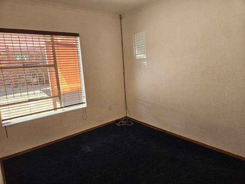 2 Bedroom Property for Sale in Wilro Park Gauteng