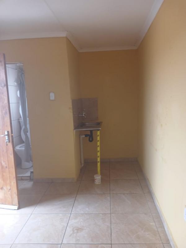 To Let 1 Bedroom Property for Rent in Windmill Park Gauteng