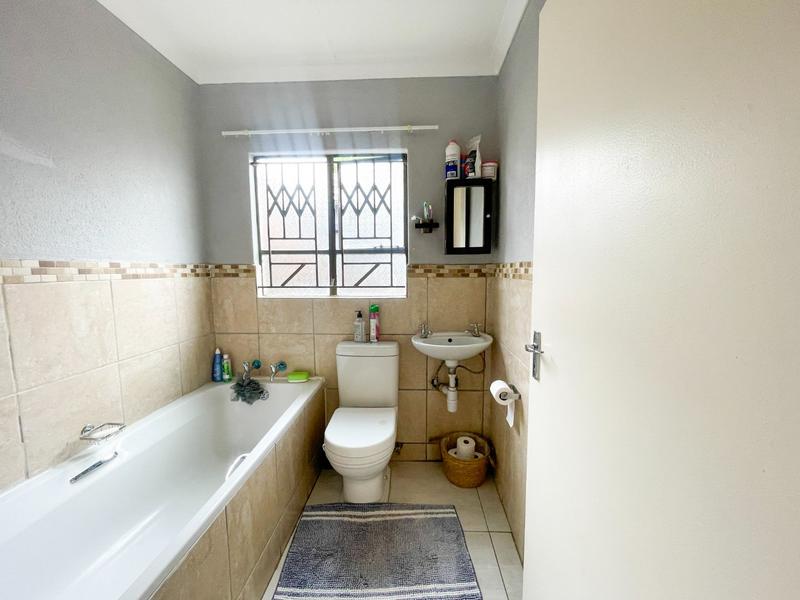 4 Bedroom Property for Sale in Amandasig Gauteng