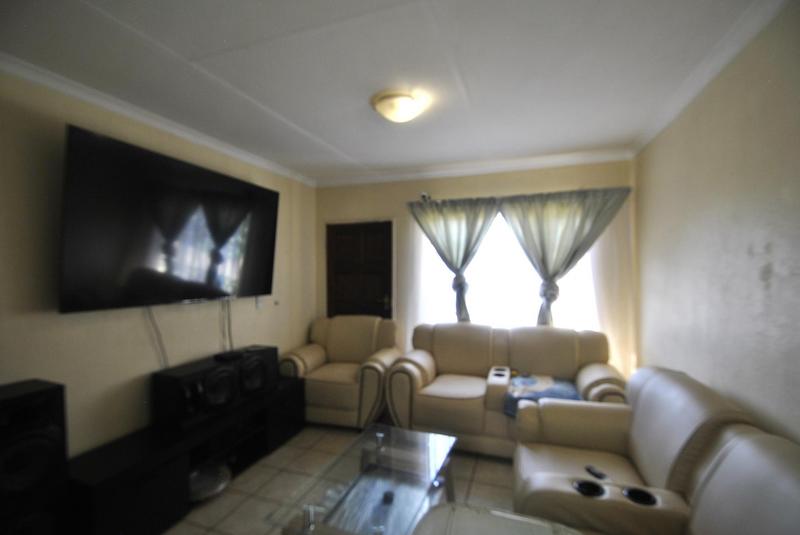 2 Bedroom Property for Sale in Dawn Park Gauteng