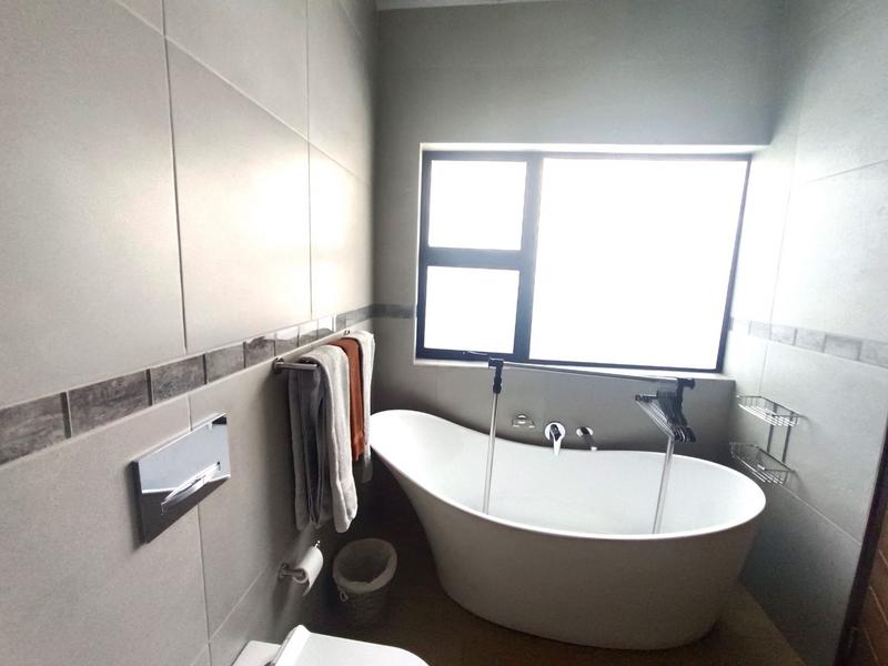 4 Bedroom Property for Sale in Midstream Ridge Gauteng