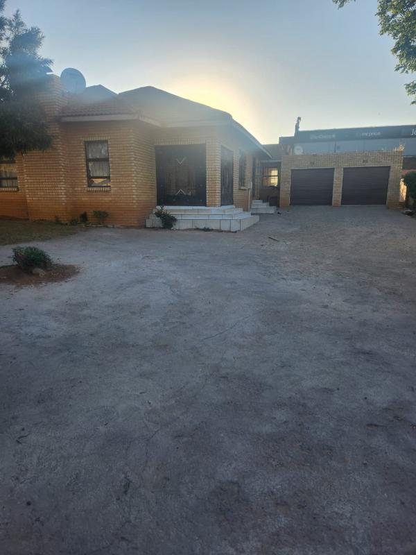 To Let 2 Bedroom Property for Rent in Mondeor Gauteng