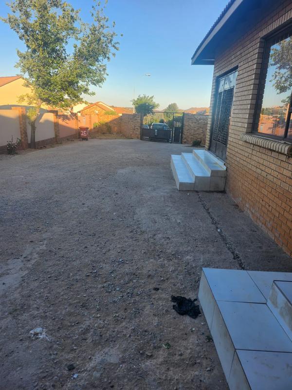 To Let 2 Bedroom Property for Rent in Mondeor Gauteng