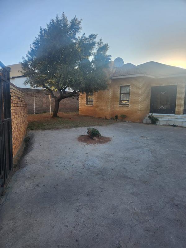 To Let 2 Bedroom Property for Rent in Mondeor Gauteng