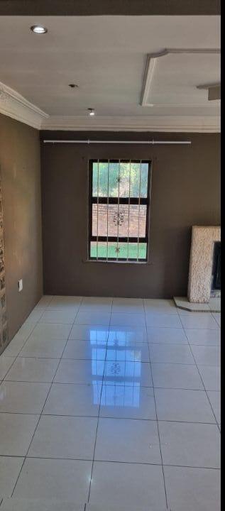 To Let 2 Bedroom Property for Rent in Mondeor Gauteng