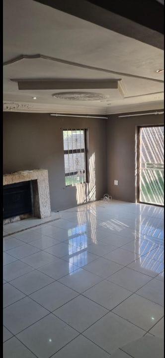 To Let 2 Bedroom Property for Rent in Mondeor Gauteng