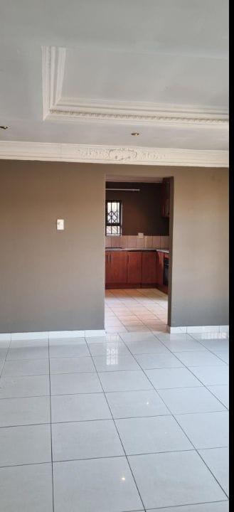 To Let 2 Bedroom Property for Rent in Mondeor Gauteng