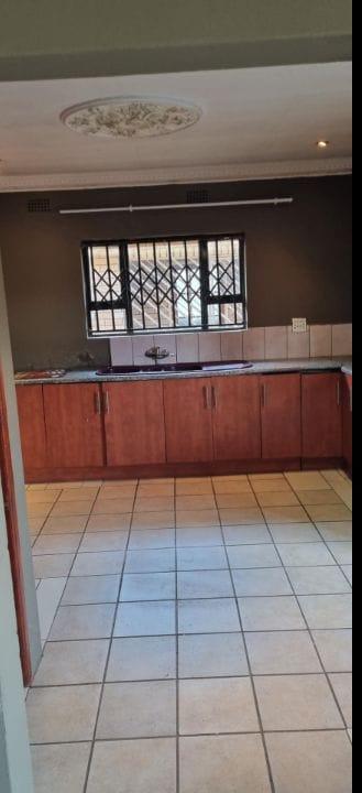 To Let 2 Bedroom Property for Rent in Mondeor Gauteng