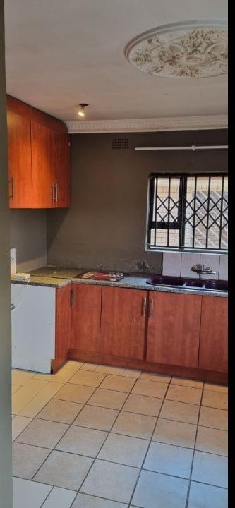 To Let 2 Bedroom Property for Rent in Mondeor Gauteng