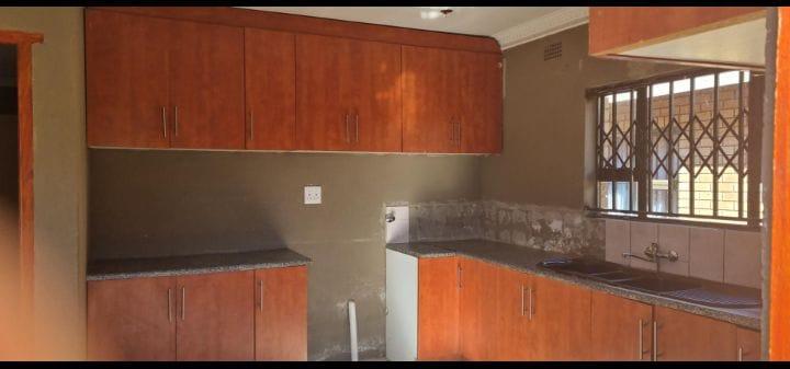 To Let 2 Bedroom Property for Rent in Mondeor Gauteng