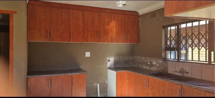 To Let 2 Bedroom Property for Rent in Mondeor Gauteng