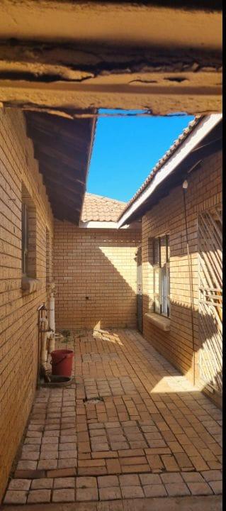 To Let 2 Bedroom Property for Rent in Mondeor Gauteng