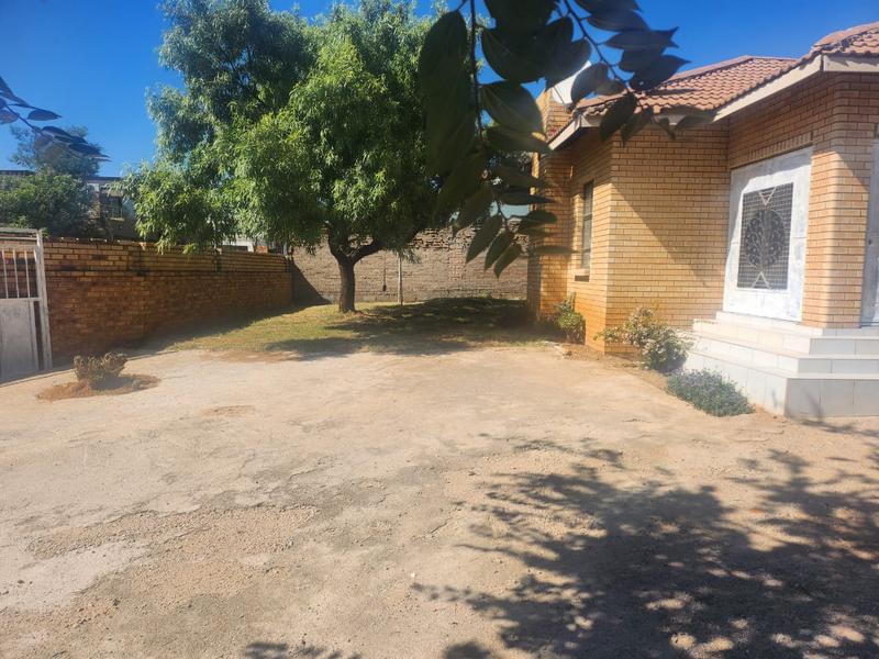 To Let 2 Bedroom Property for Rent in Mondeor Gauteng