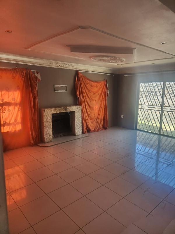 To Let 2 Bedroom Property for Rent in Mondeor Gauteng