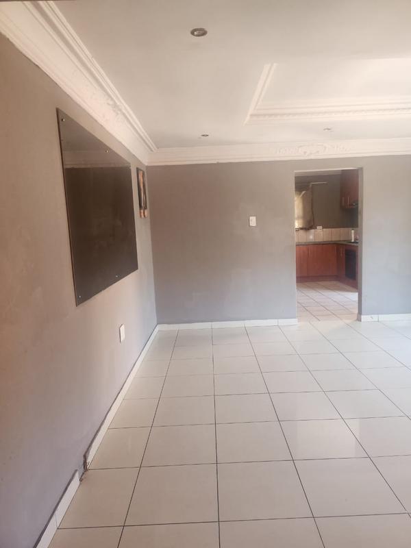 To Let 2 Bedroom Property for Rent in Mondeor Gauteng