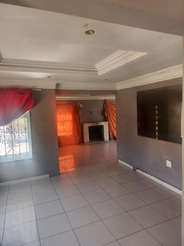 To Let 2 Bedroom Property for Rent in Mondeor Gauteng