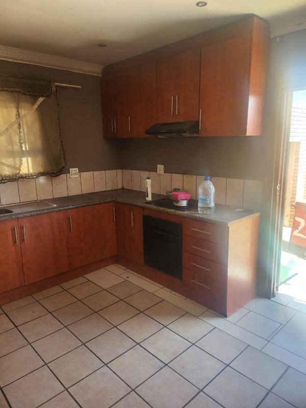 To Let 2 Bedroom Property for Rent in Mondeor Gauteng