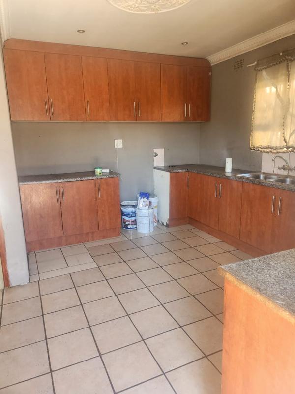 To Let 2 Bedroom Property for Rent in Mondeor Gauteng