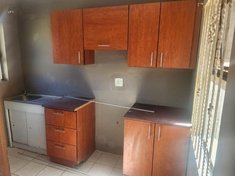 To Let 2 Bedroom Property for Rent in Mondeor Gauteng