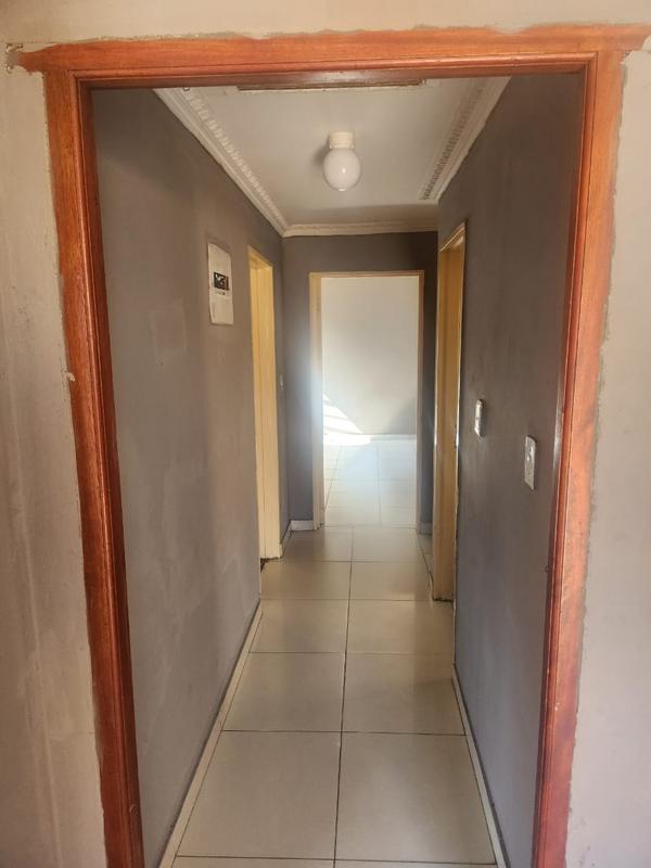 To Let 2 Bedroom Property for Rent in Mondeor Gauteng