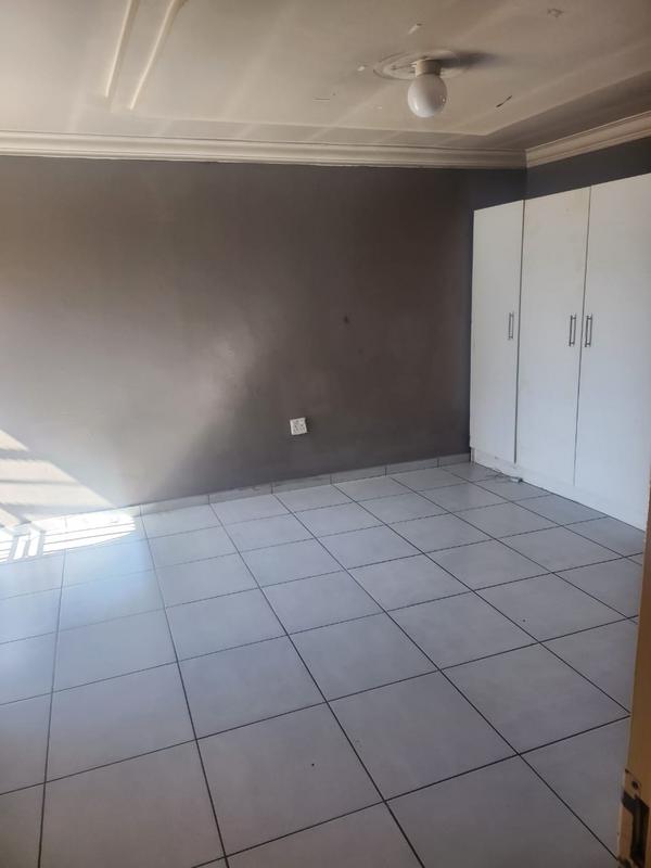 To Let 2 Bedroom Property for Rent in Mondeor Gauteng