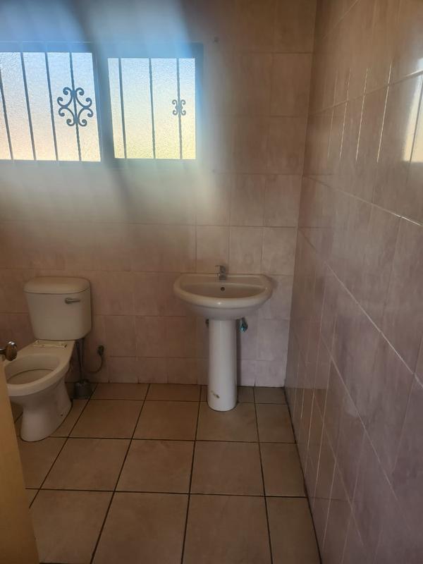 To Let 2 Bedroom Property for Rent in Mondeor Gauteng