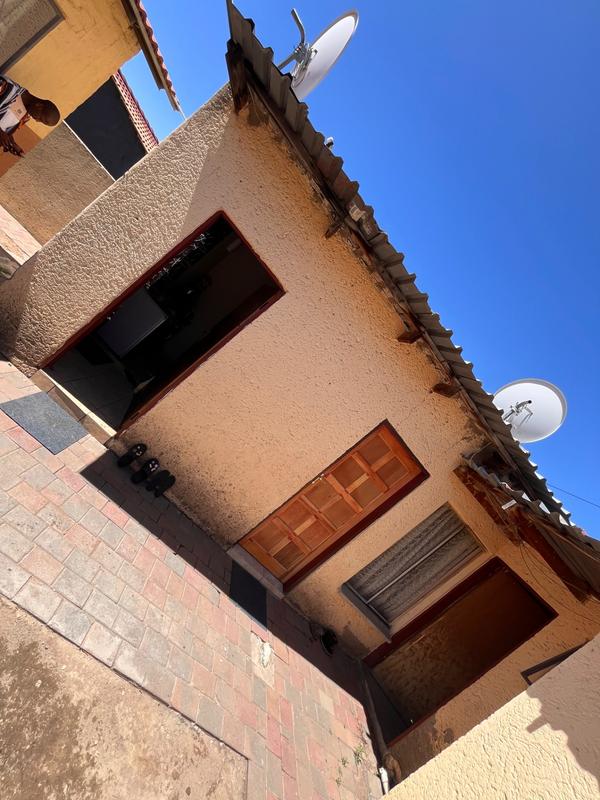 5 Bedroom Property for Sale in Olievenhoutbosch Gauteng