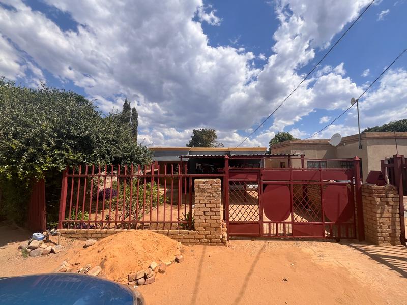 7 Bedroom Property for Sale in Lotus Gardens Gauteng