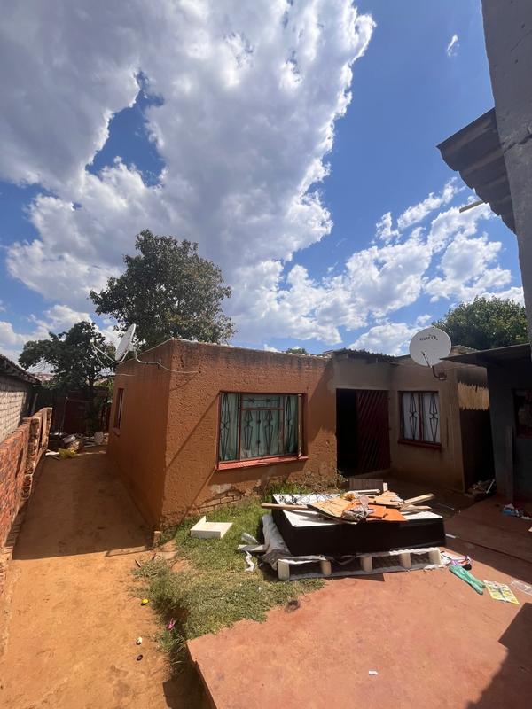 7 Bedroom Property for Sale in Lotus Gardens Gauteng