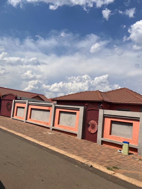 2 Bedroom Property for Sale in Lotus Gardens Gauteng