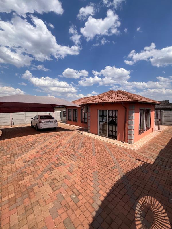 2 Bedroom Property for Sale in Lotus Gardens Gauteng